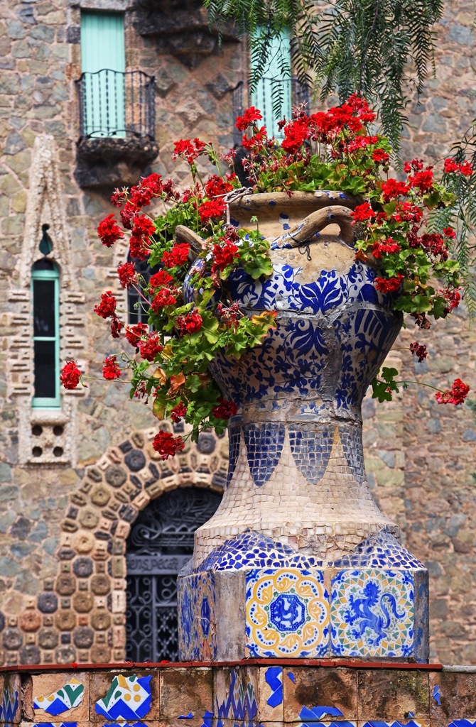 repaired at Torre Bellesguard by Terrill Welch 2014_05_30 029